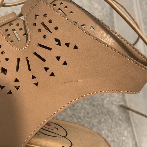 PRICE ⬇️ Tan lace up booties. - Picture 4 of 8